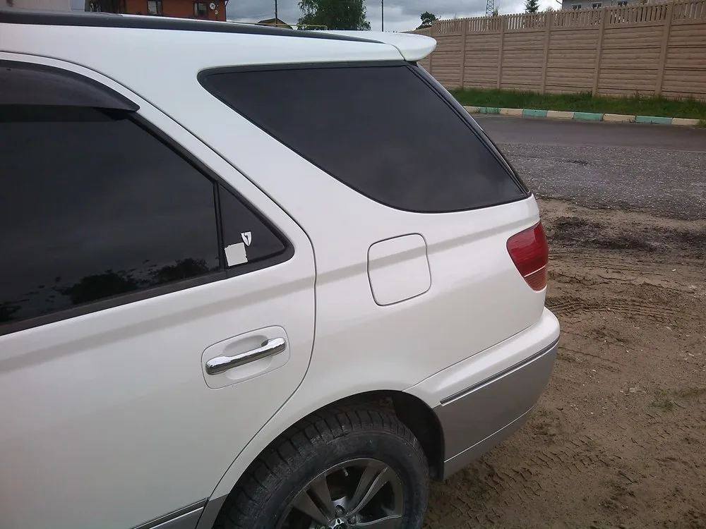 Wagon rear quarter panel and taillight detail